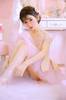 女生手脚绑起来嘴巴用胶带封上